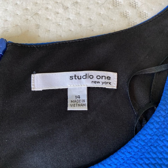 Suit and dress - Picture 5 of 6